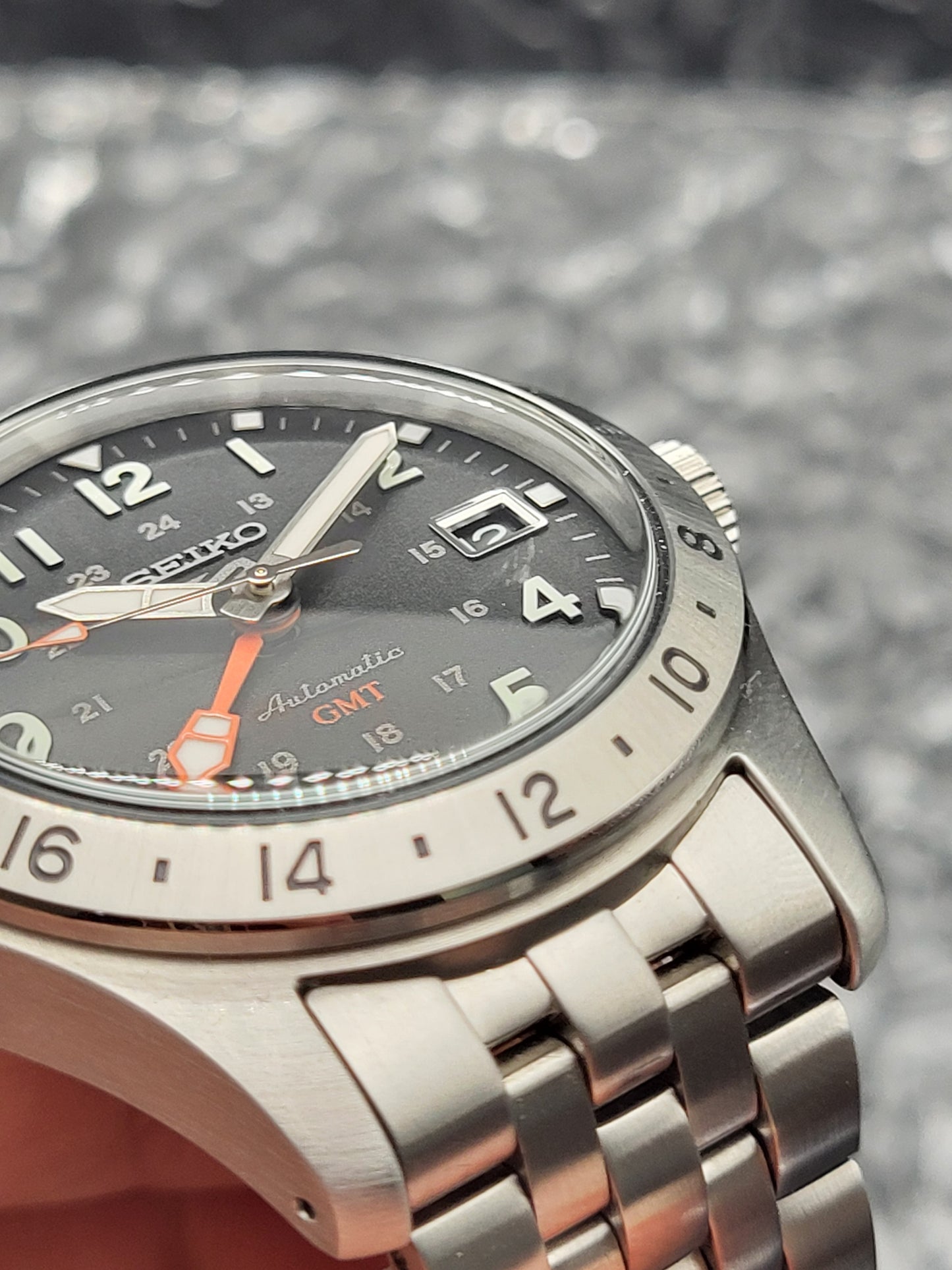 Seiko 5 GMT - Ref. SSK023K1 - Full Set - Nieuwe Release! - Red Robin Watches