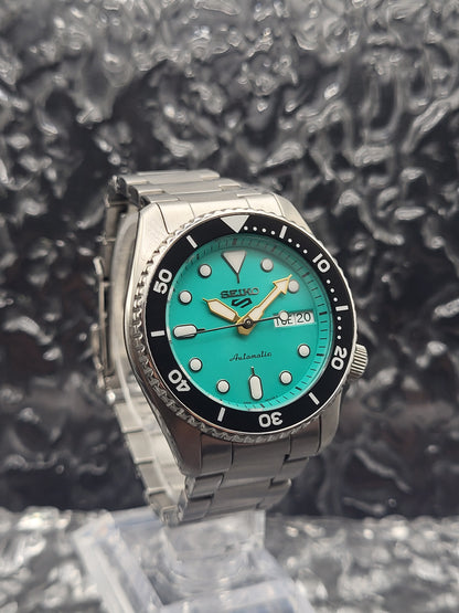 Seiko 5 - SRPK33K1 - Automaat SKX 'Midi' Teal - Full Set - Red Robin Watches