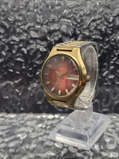 Seiko Lord Matic - Ref. 5606-7350 - Facet Kristal - Rode Wijzerplaat - Red Robin Watches