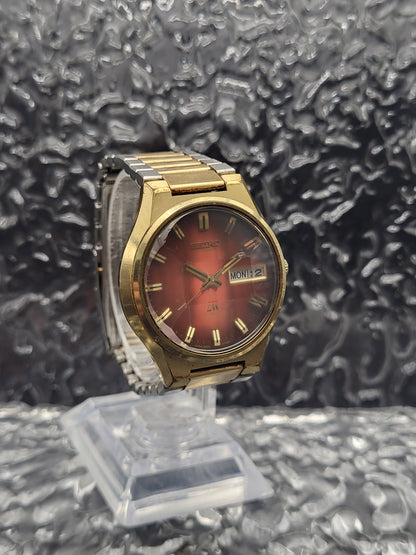 Seiko Lord Matic - Ref. 5606-7350 - Facet Kristal - Rode Wijzerplaat - Red Robin Watches