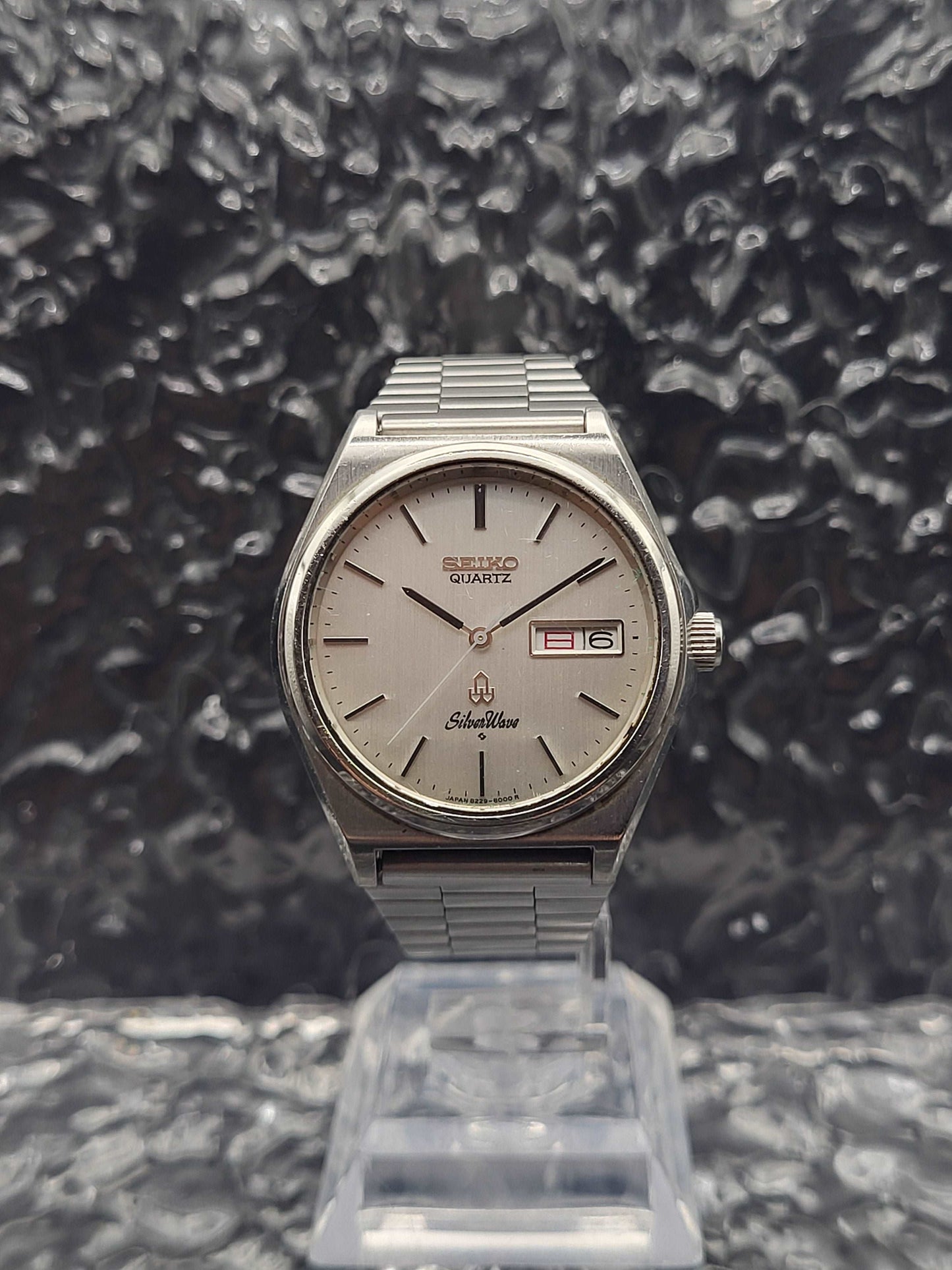 Seiko Silverwave - Ref. 8229-8000 - Quartz - Kanji Day Date - Red Robin Watches