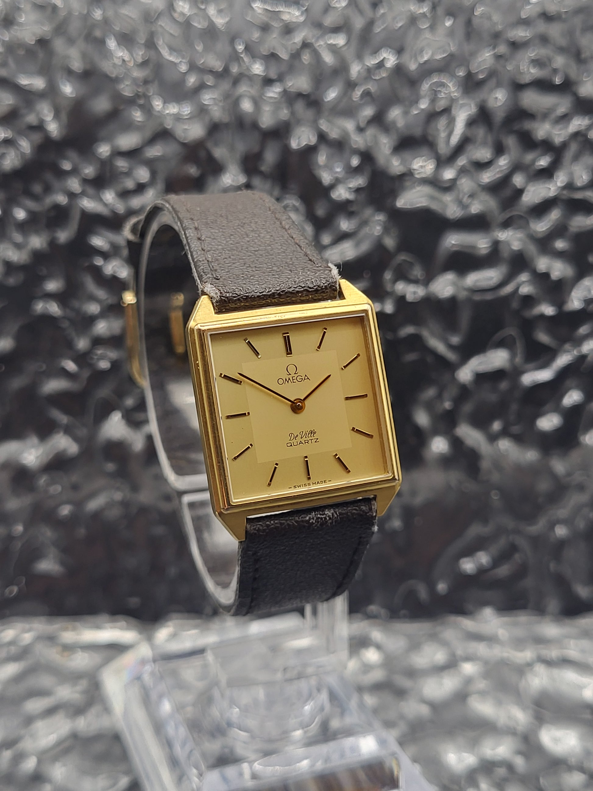 Omega DeVille - Ref. 591.0087 - Cal. 1365 - Quartz - Gold Plated - Red Robin Watches