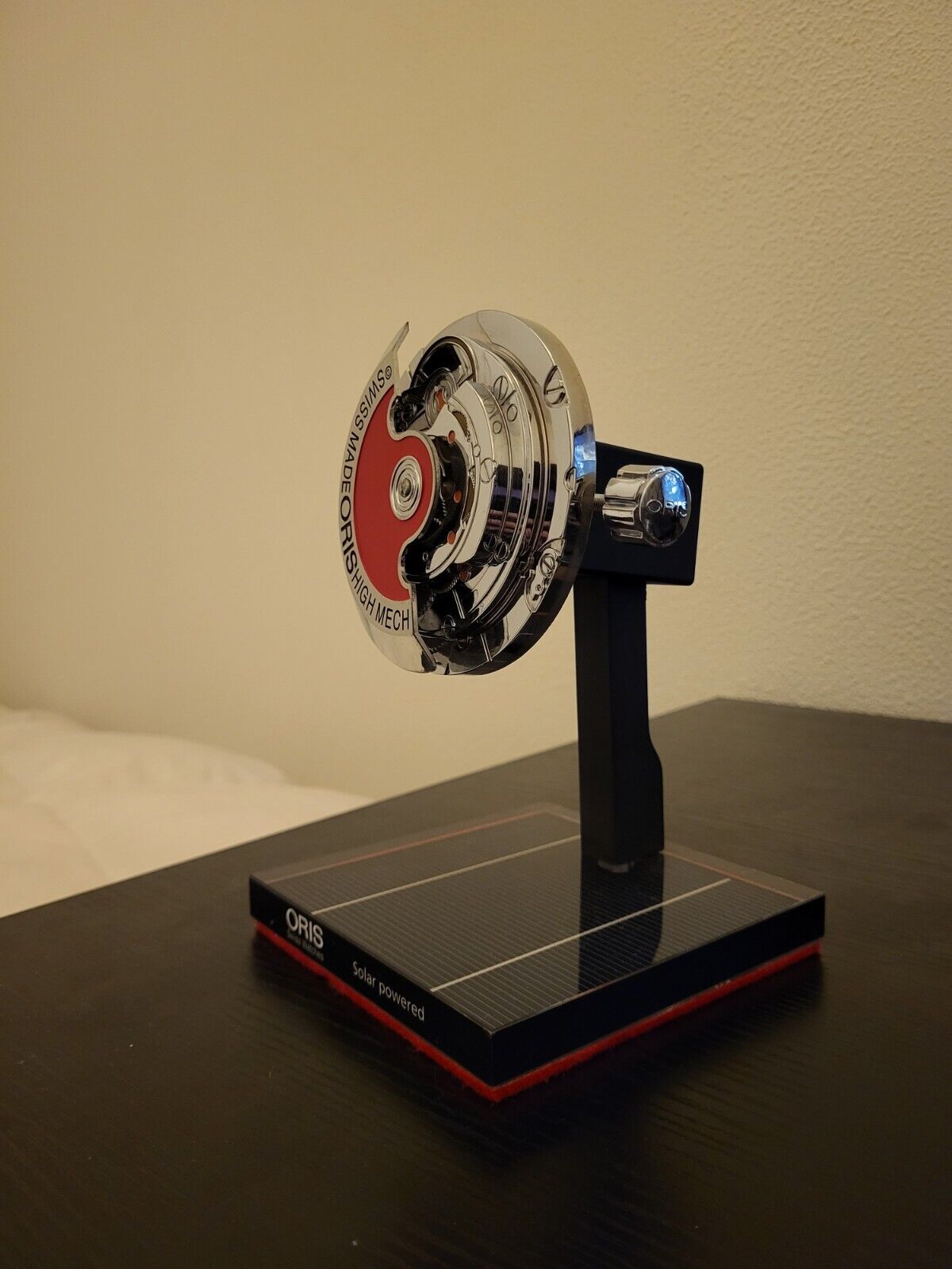 Solar powered watch online winder